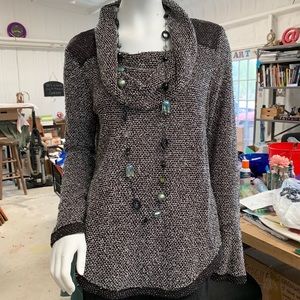 🗣 ”Cowl Neck Black & White Sweater”